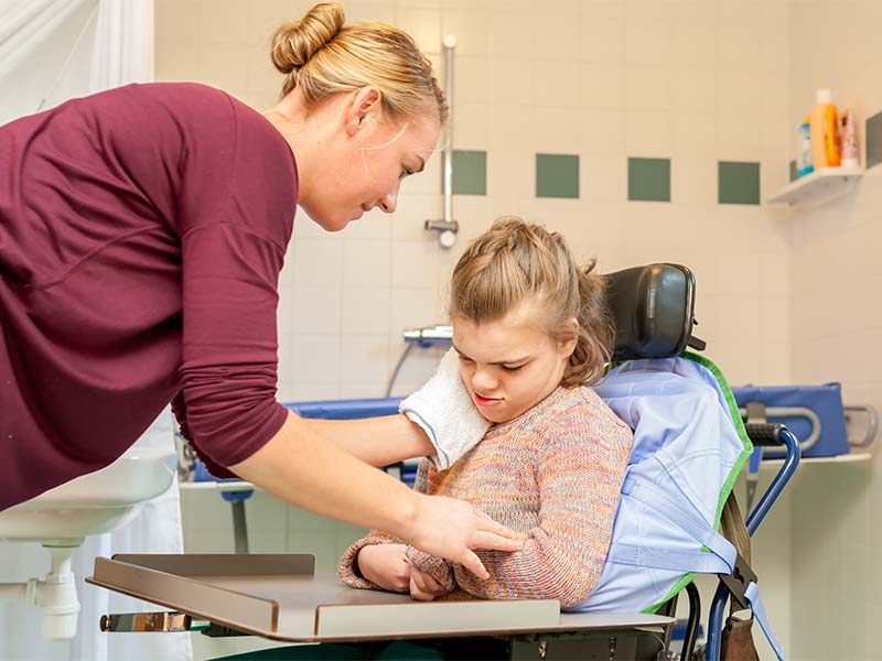 Pflege & Schulbegleitung für Kinder und Jugendliche - Positive Pflege Plus